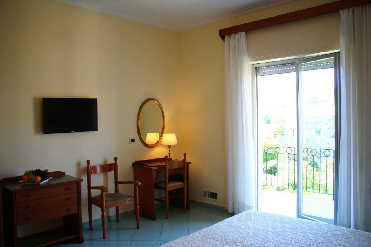 Hotel Terme Alexander Ischia Esterno foto
