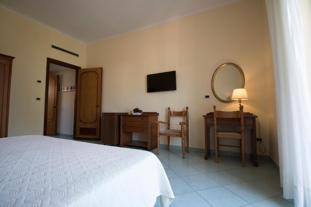 Hotel Terme Alexander Ischia Esterno foto